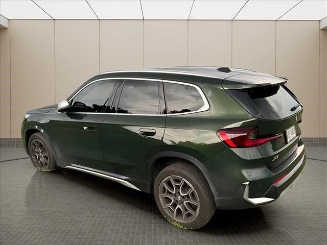 Used 2024 Green BMW xDrive28i image 9