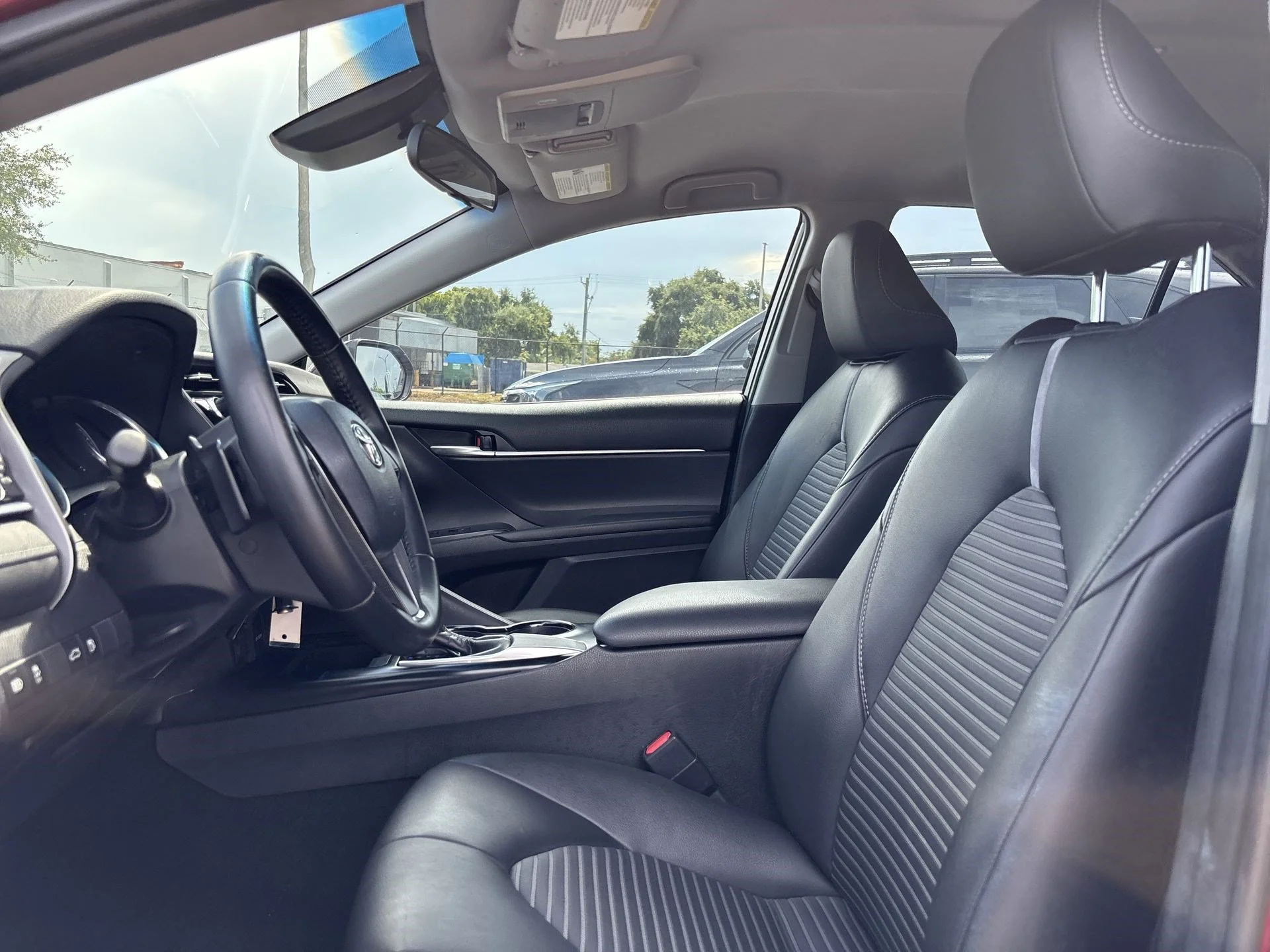Used 2018 Pearl Toyota SE image 13