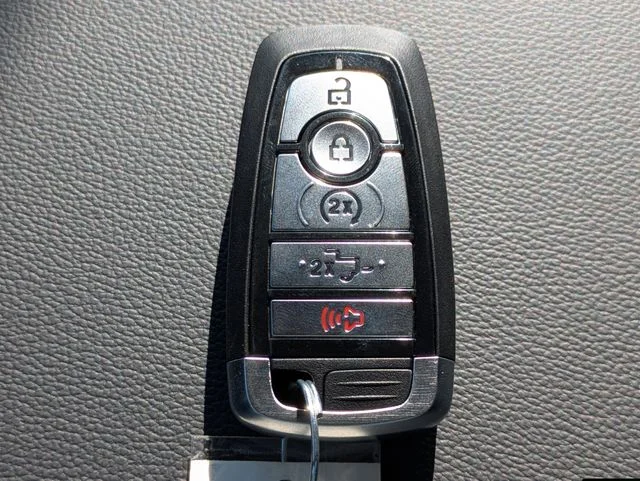 New 2026 Iconic Silver Metallic Ford Lariat® image 30