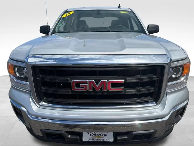 Used 2015 Silver GMC  image 10
