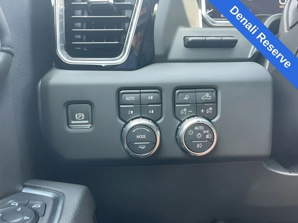 Used 2024 White Frost Tricoat GMC Denali image 30
