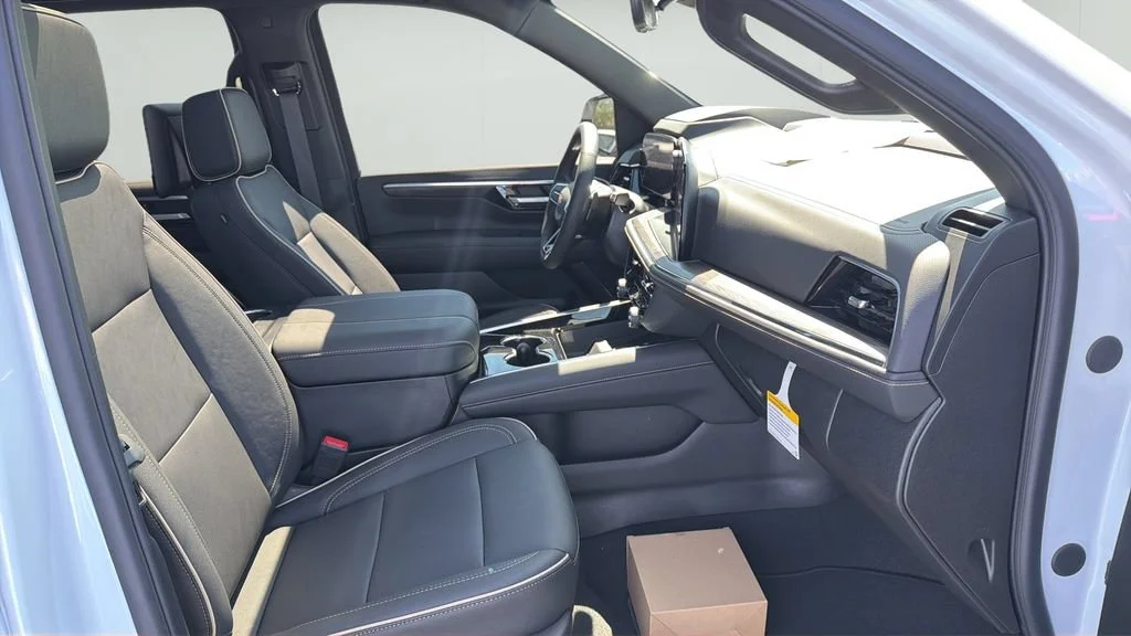 New 2026 Polar White Tricoat Chevrolet Premier image 13