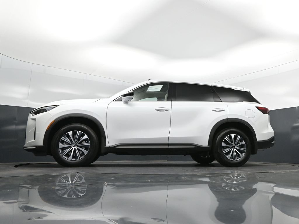 Certified Used 2026 White INFINITI PURE image 40