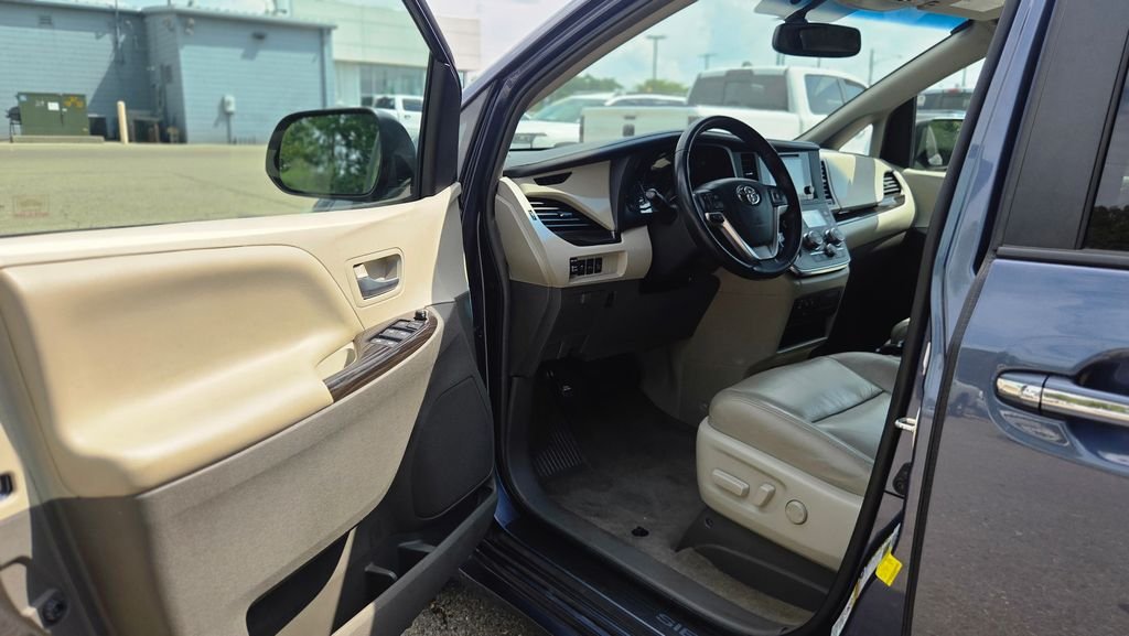 Used 2015 Blue Toyota XLE image 10