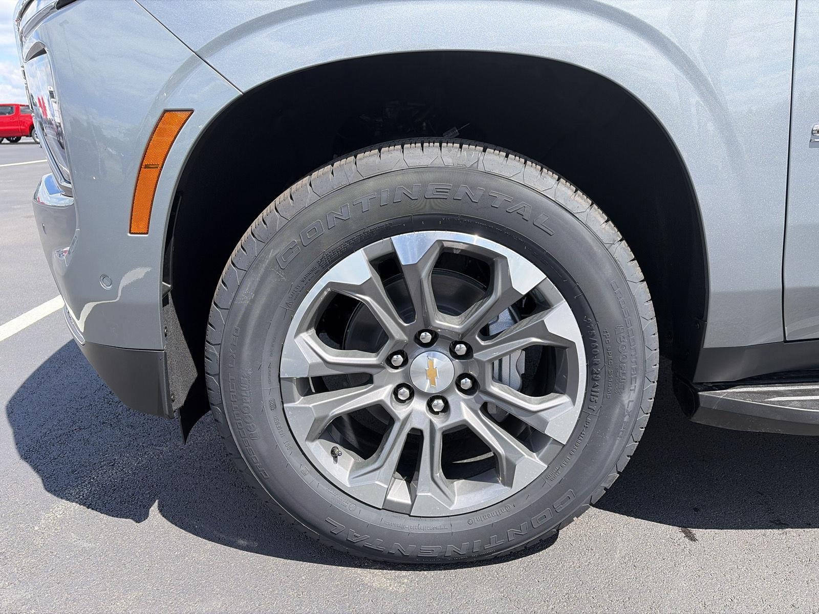 2026 Chevrolet Suburban LT - Photo 14