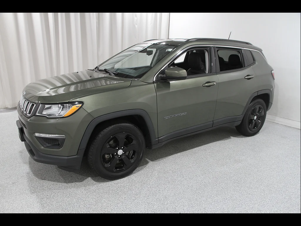 Used 2019 Olive Green Pearl Coat Jeep Latitude image 3