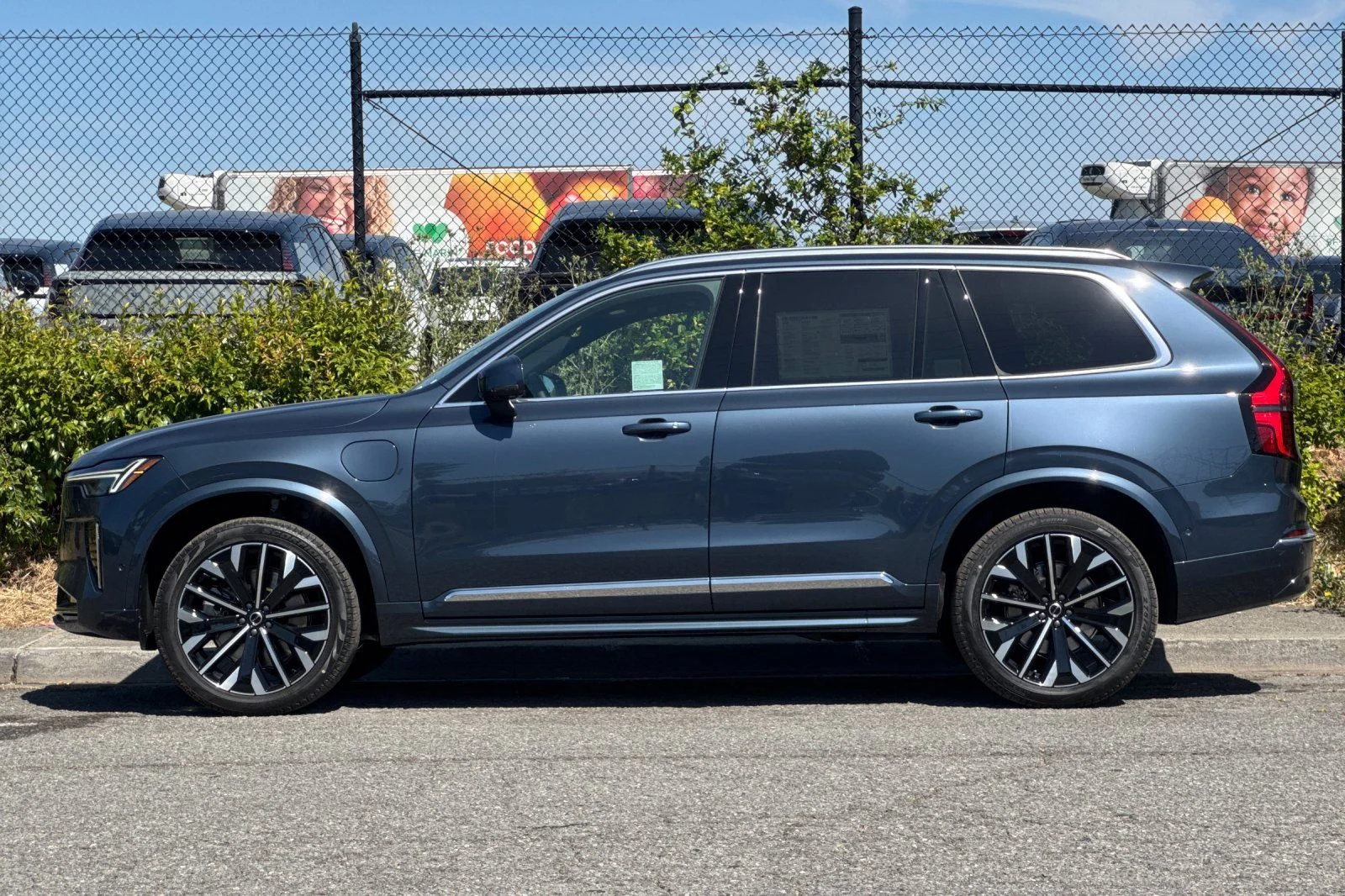 New 2026 Denim Blue Volvo T8 Plus 7-Seater image 5