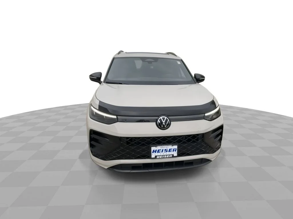 Certified Used 2026  Volkswagen 2.0T SE R-Line Black image 3