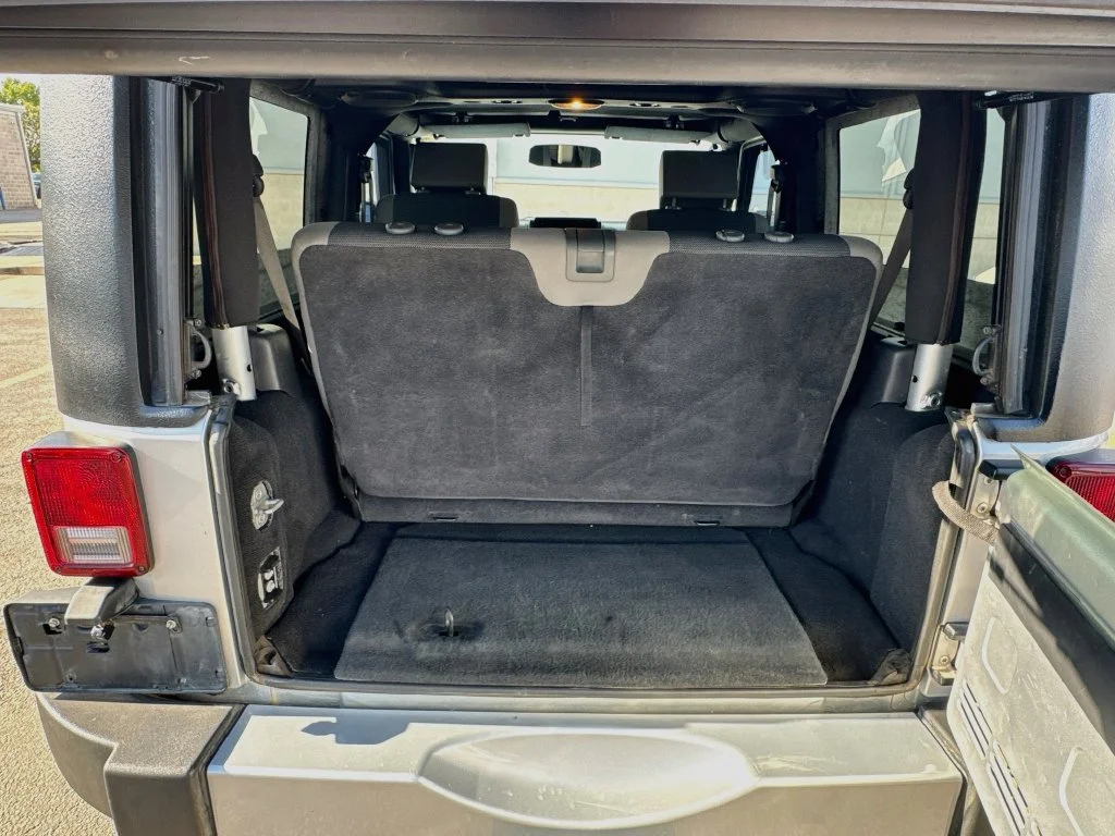 Used 2007 Silver Jeep X image 27
