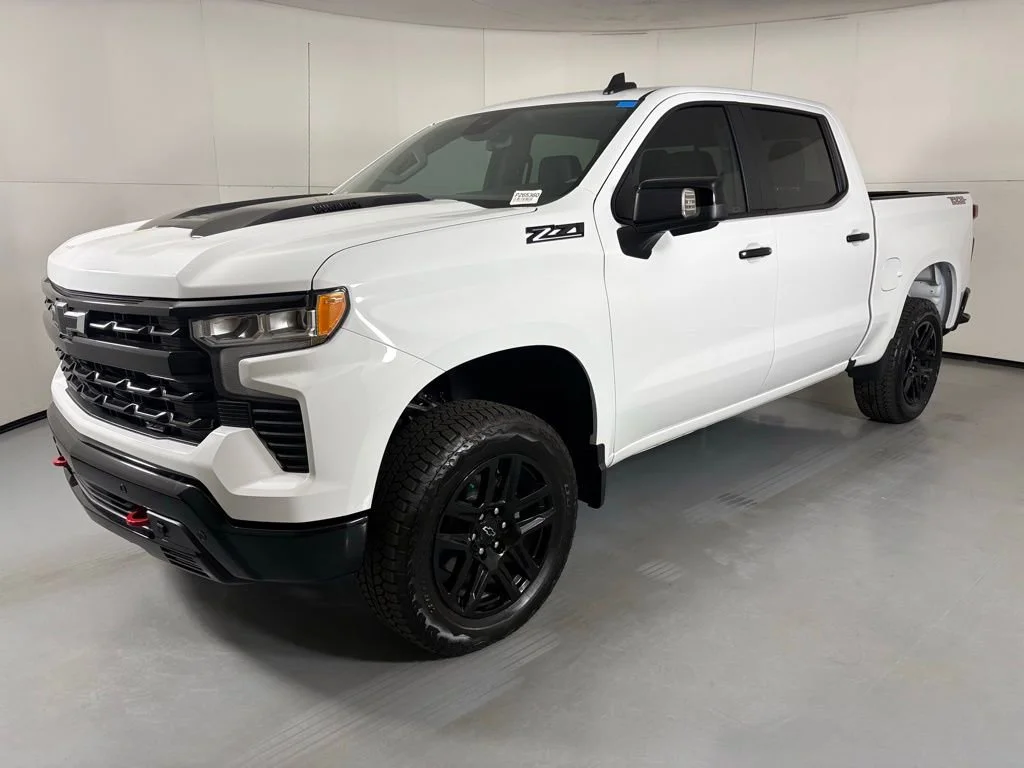 New 2026 Summit White Chevrolet LT Trail Boss image 5