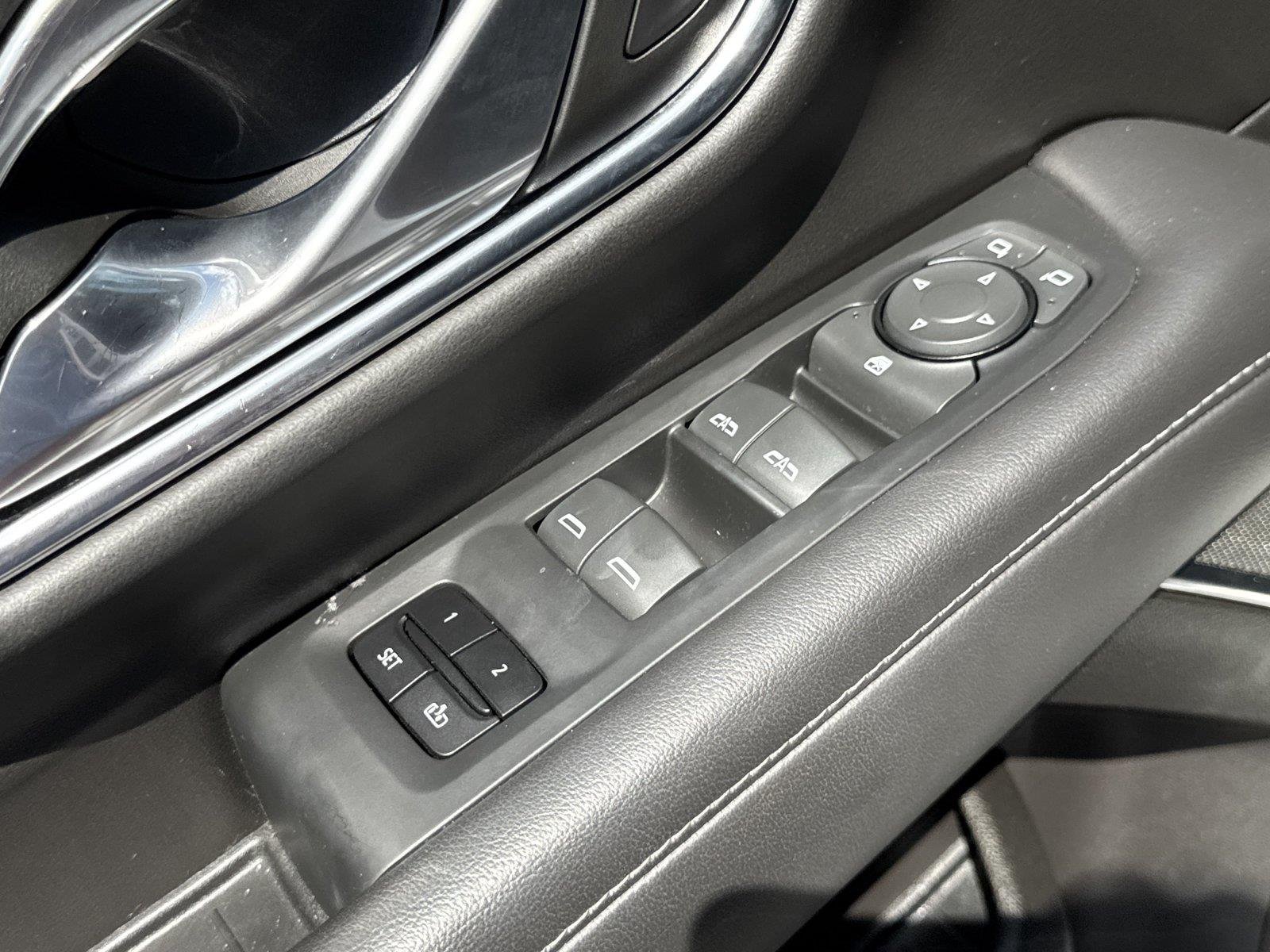 Used 2021 SUMMIT WHITE Chevrolet Z71 image 18