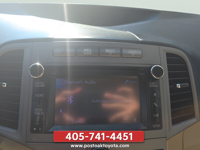 Used 2013 Gold Toyota LE image 19