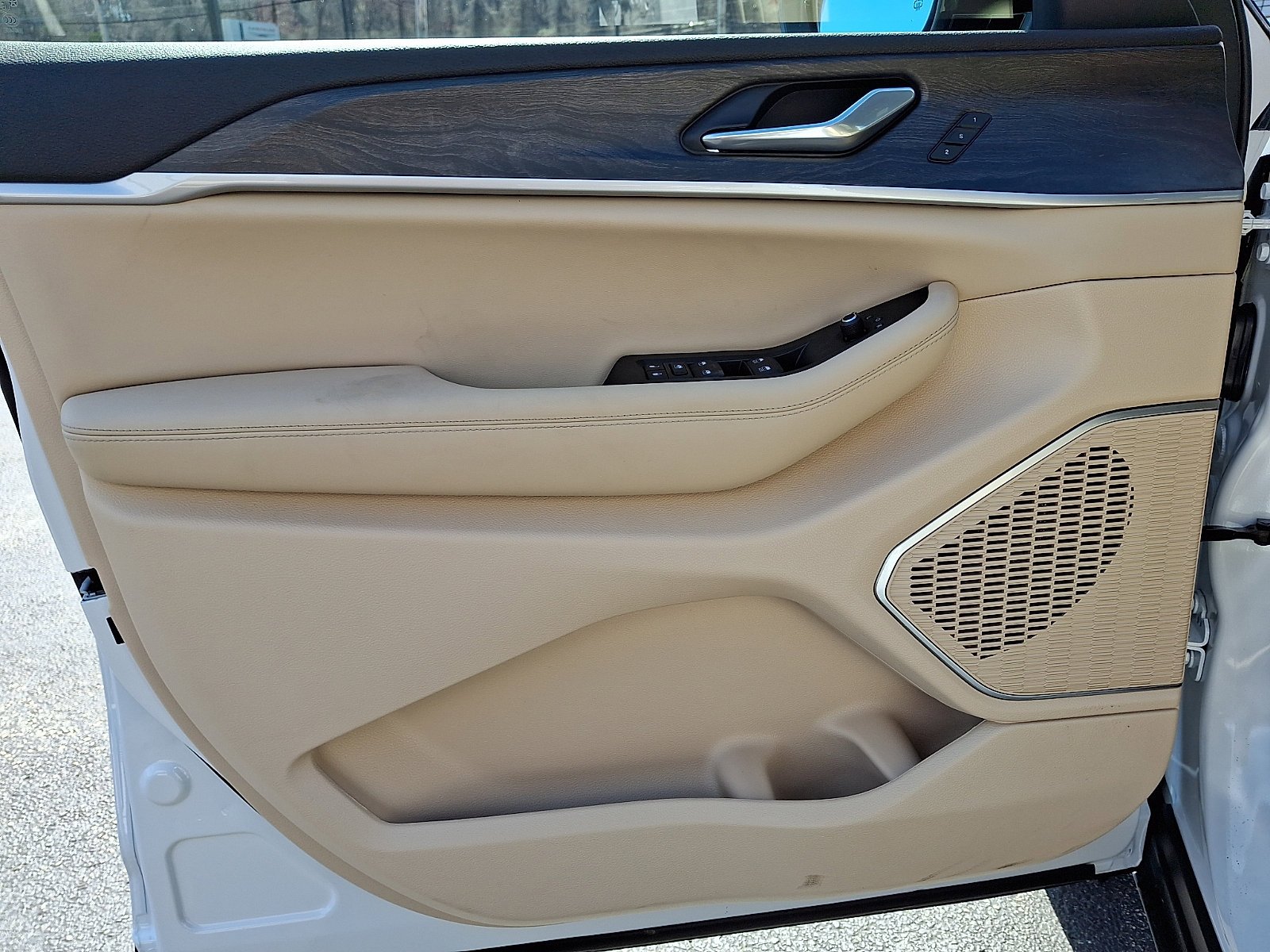 New 2026 Bright White Clear-Coat Exterior Paint Jeep Limited image 8