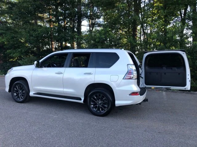 Used 2023 White Pearl Lexus 460 image 11