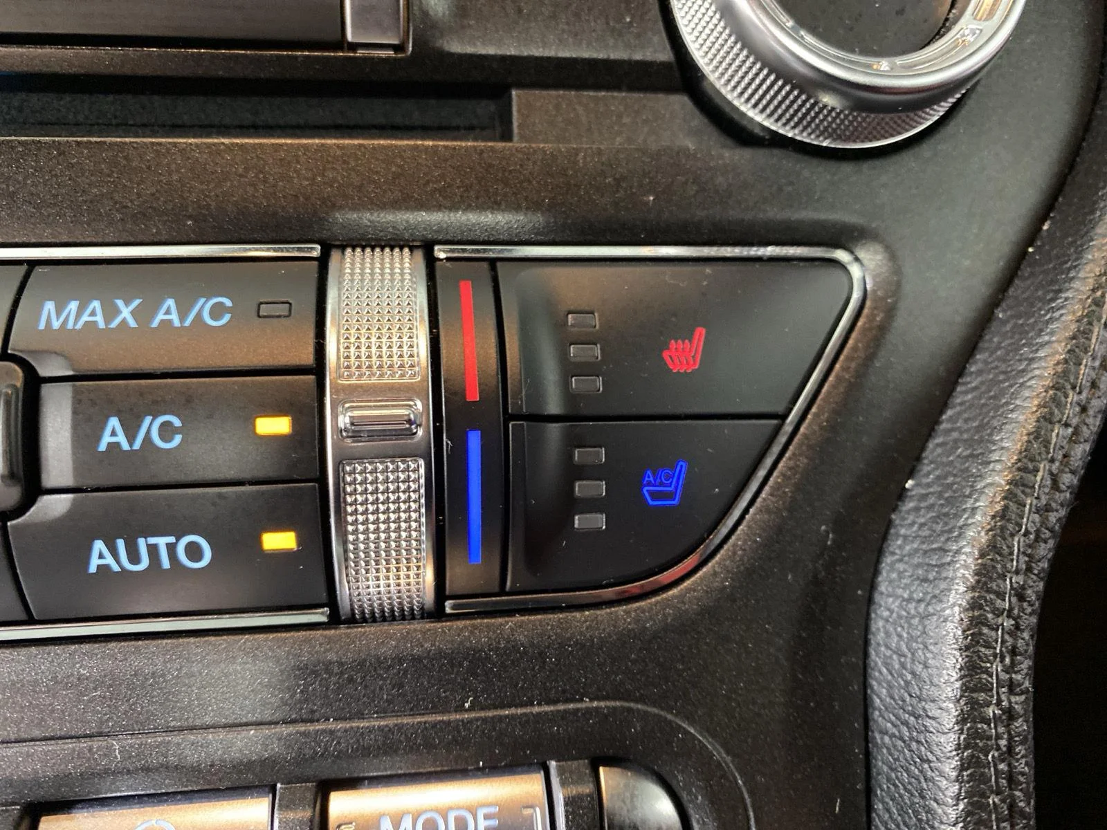 Used 2018 Oxford White Ford GT Premium image 20