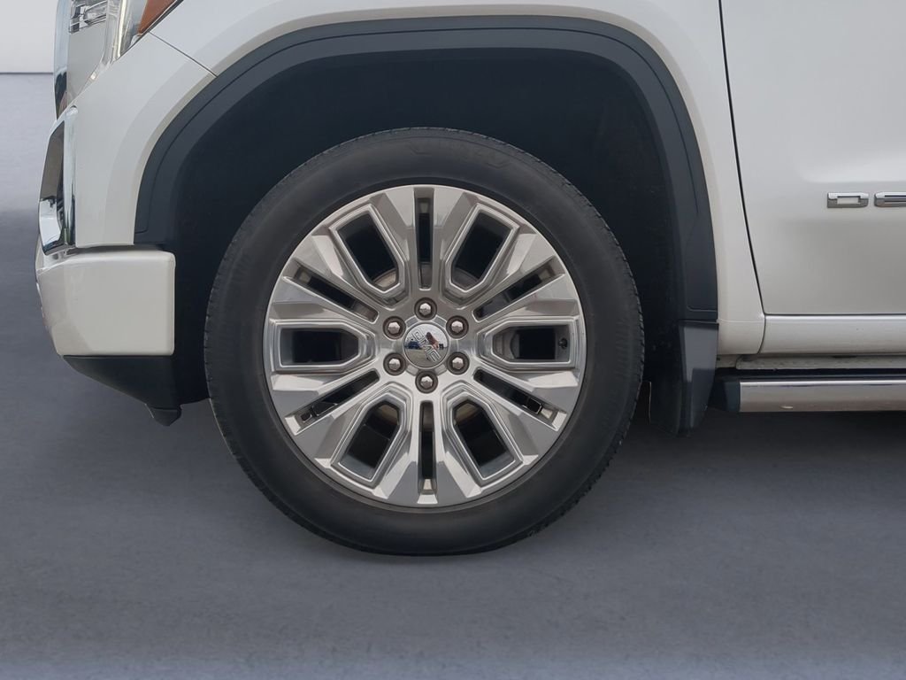 Used 2022 White Frost Tri-Coat GMC Denali image 11