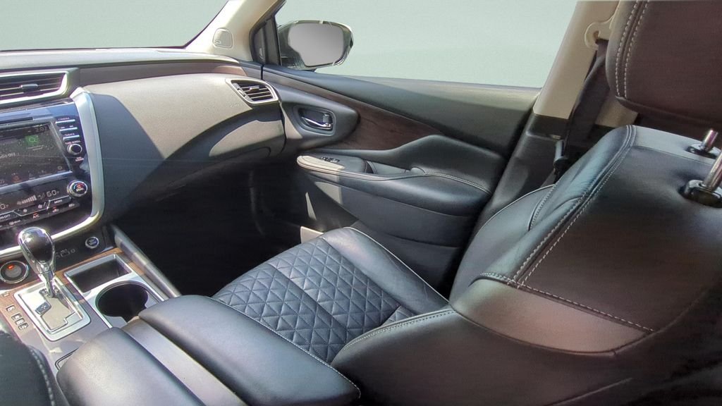 Used 2019 White Nissan Platinum image 13
