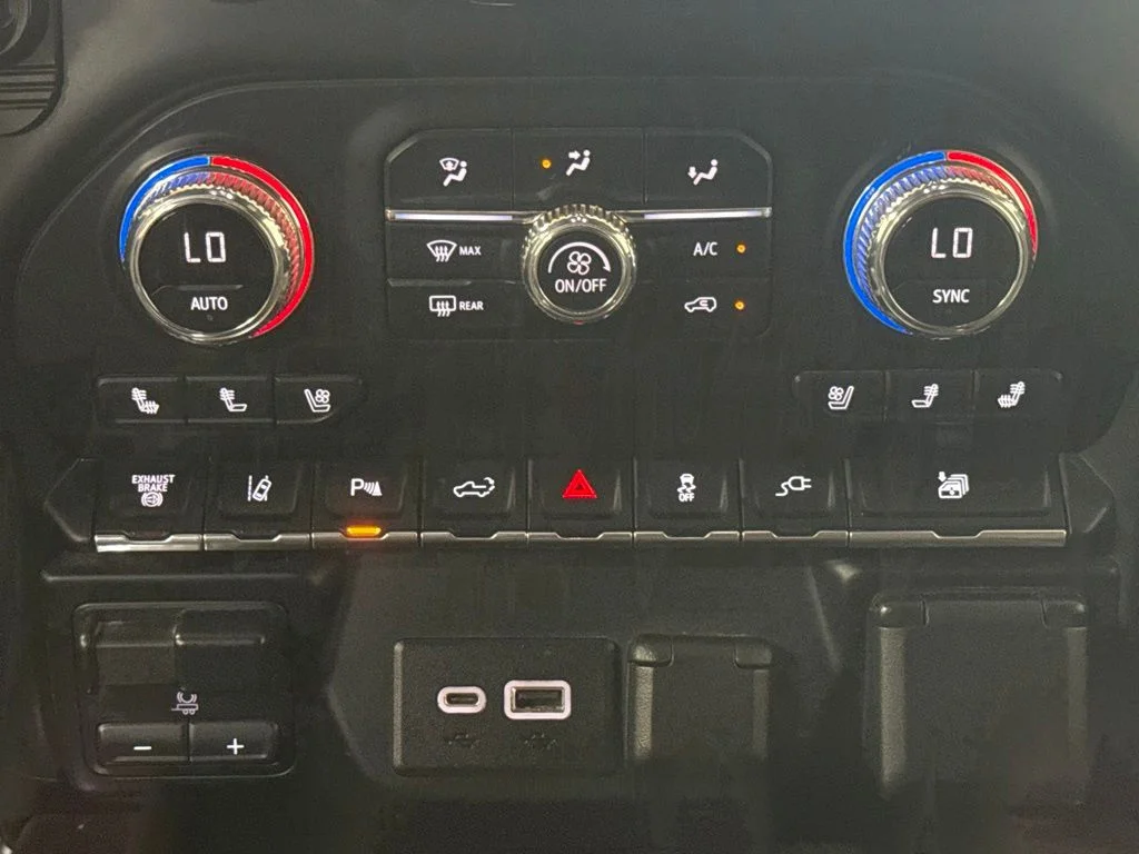Used 2020 White Frost Tricoat GMC Denali image 15
