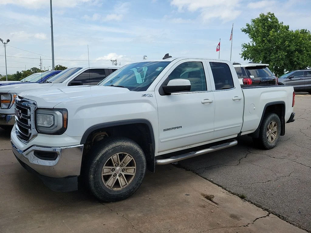 Used 2016 Summit White GMC SLE image 2