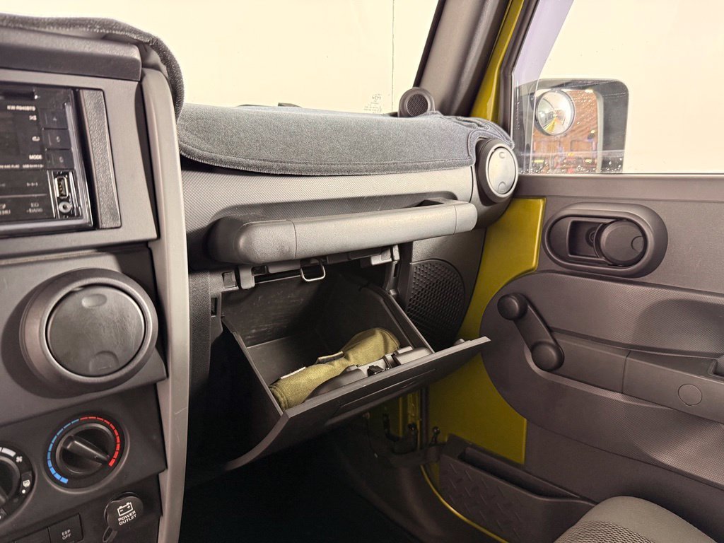 Used 2007 Green Jeep Sahara image 27