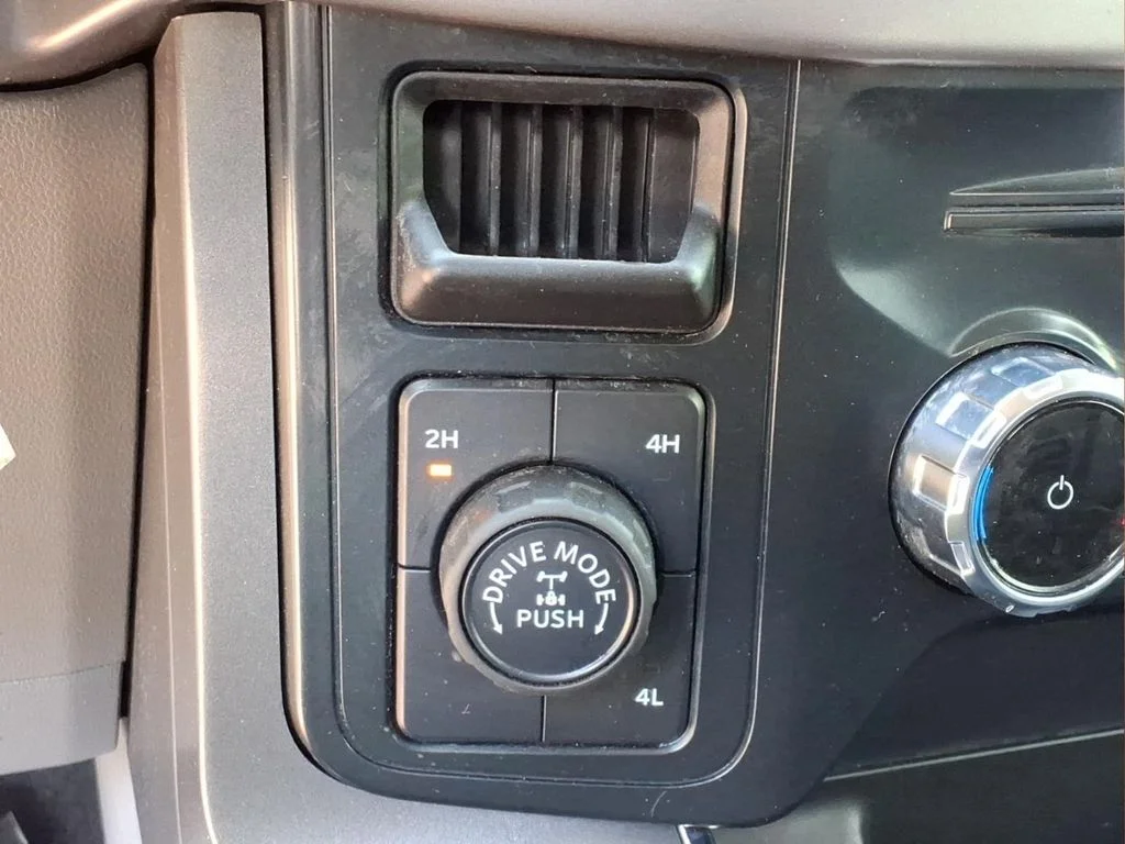 Used 2025 Gray Ford XLT image 8
