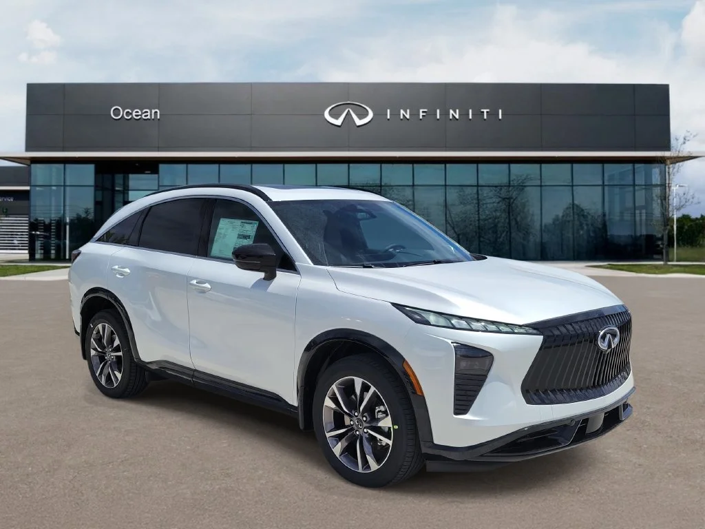 New 2027 RADIANT WHITE INFINITI Luxe AWD image 2