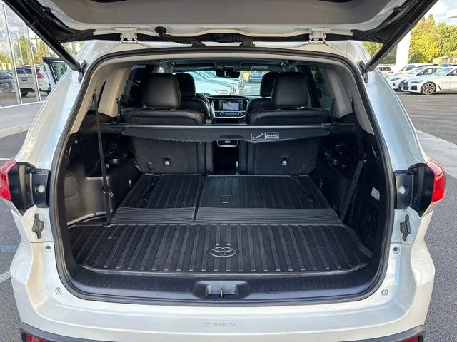 Used 2019 White Toyota SE image 16
