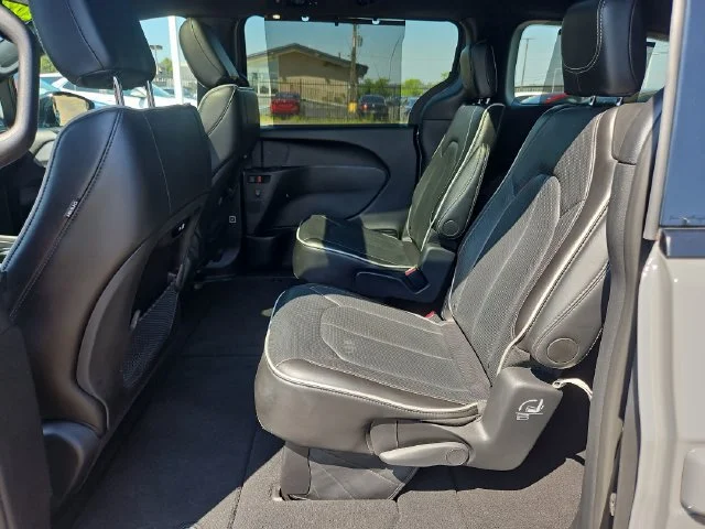 Used 2025 Gray Chrysler Limited image 26