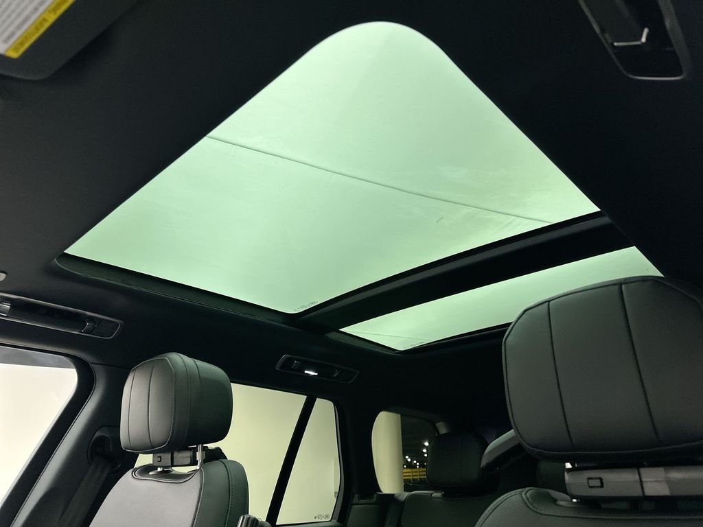 New 2026 Santorini Black Land Rover SE image 11