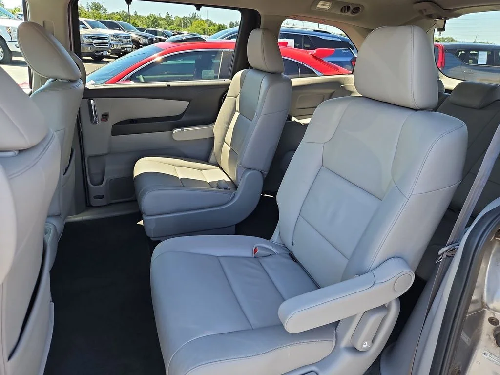 Used 2016 Lunar Silver Metallic Honda EX-L image 23