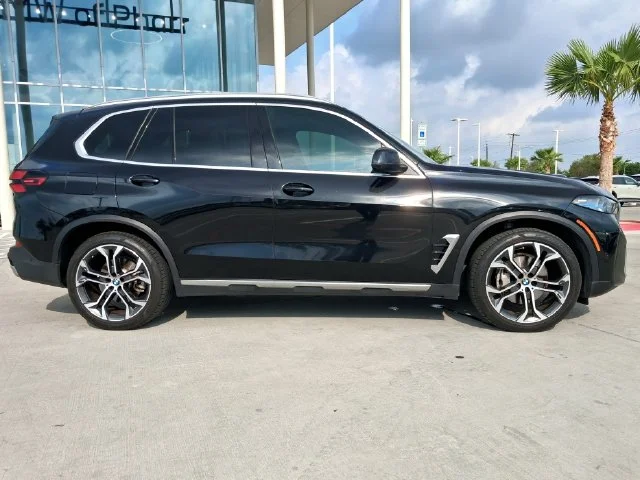 Used 2025 Black BMW xDrive40i image 8