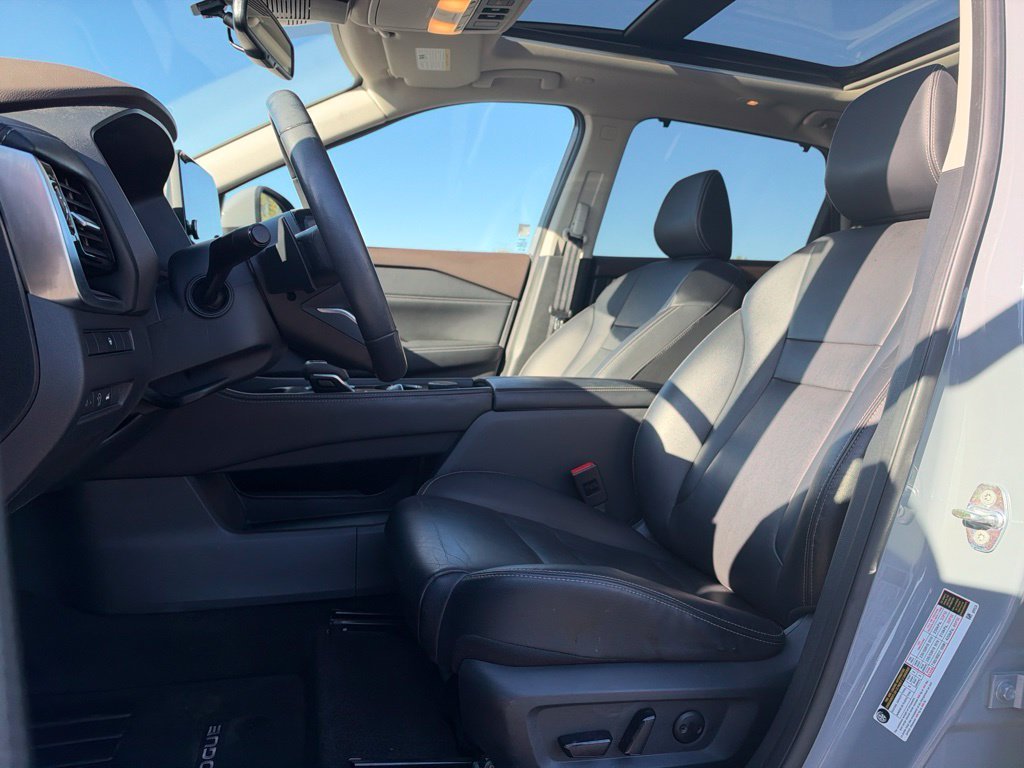Used 2023 Gray Nissan SL image 10