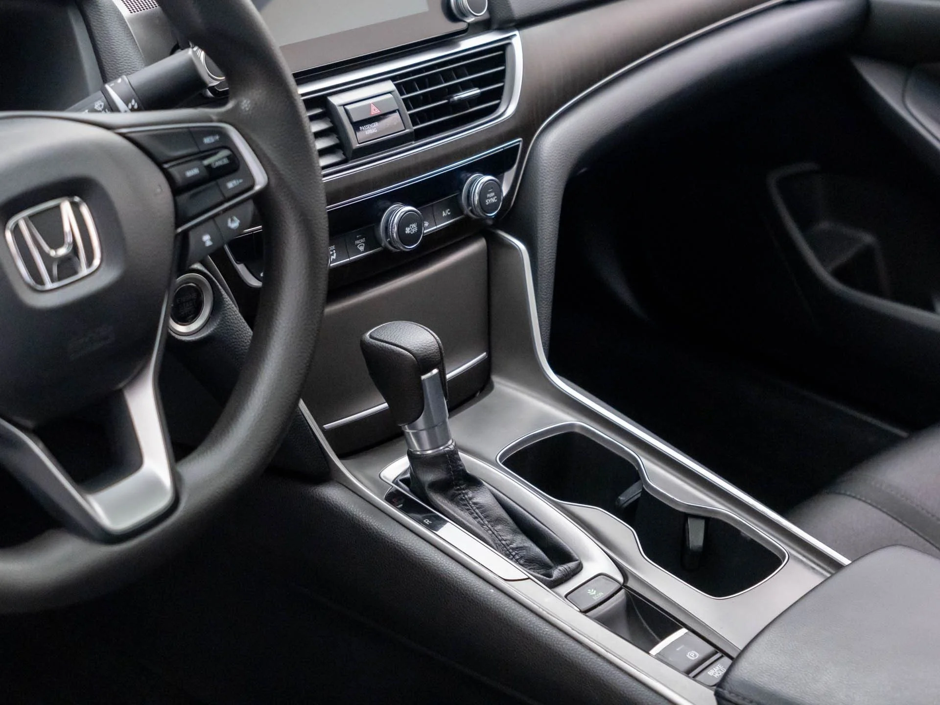 Used 2018  Honda EX image 11
