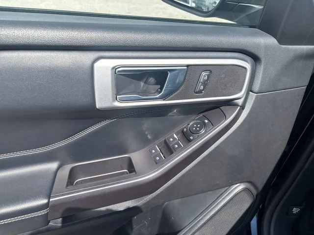 Used 2020 Black Ford XLT image 11