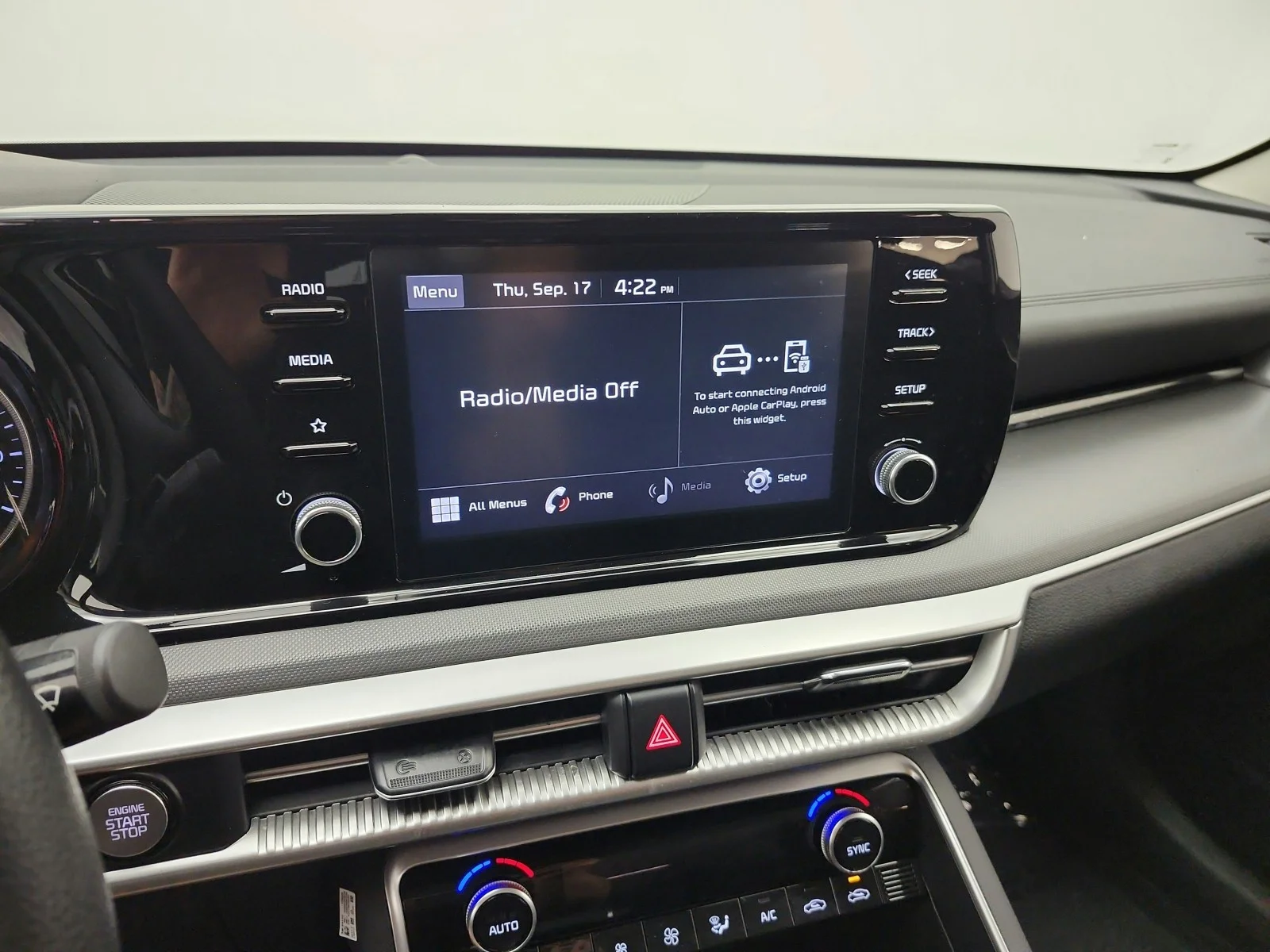 Used 2023 Glacial White Pearl Kia LXS image 10