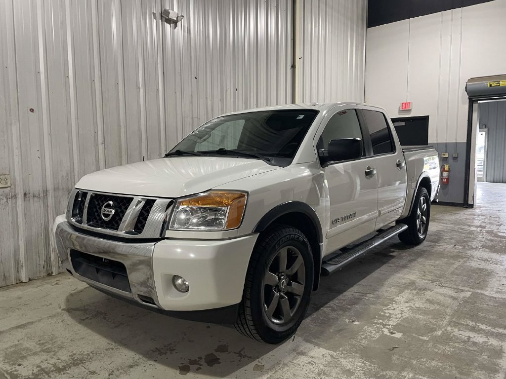 Used 2015 White Nissan SV image 3