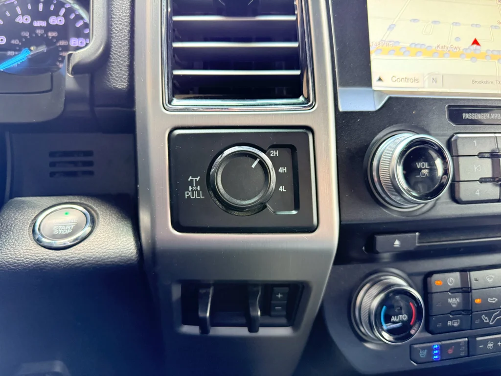 Used 2018 White Platinum Metallic Tri-Coat Ford Platinum image 25