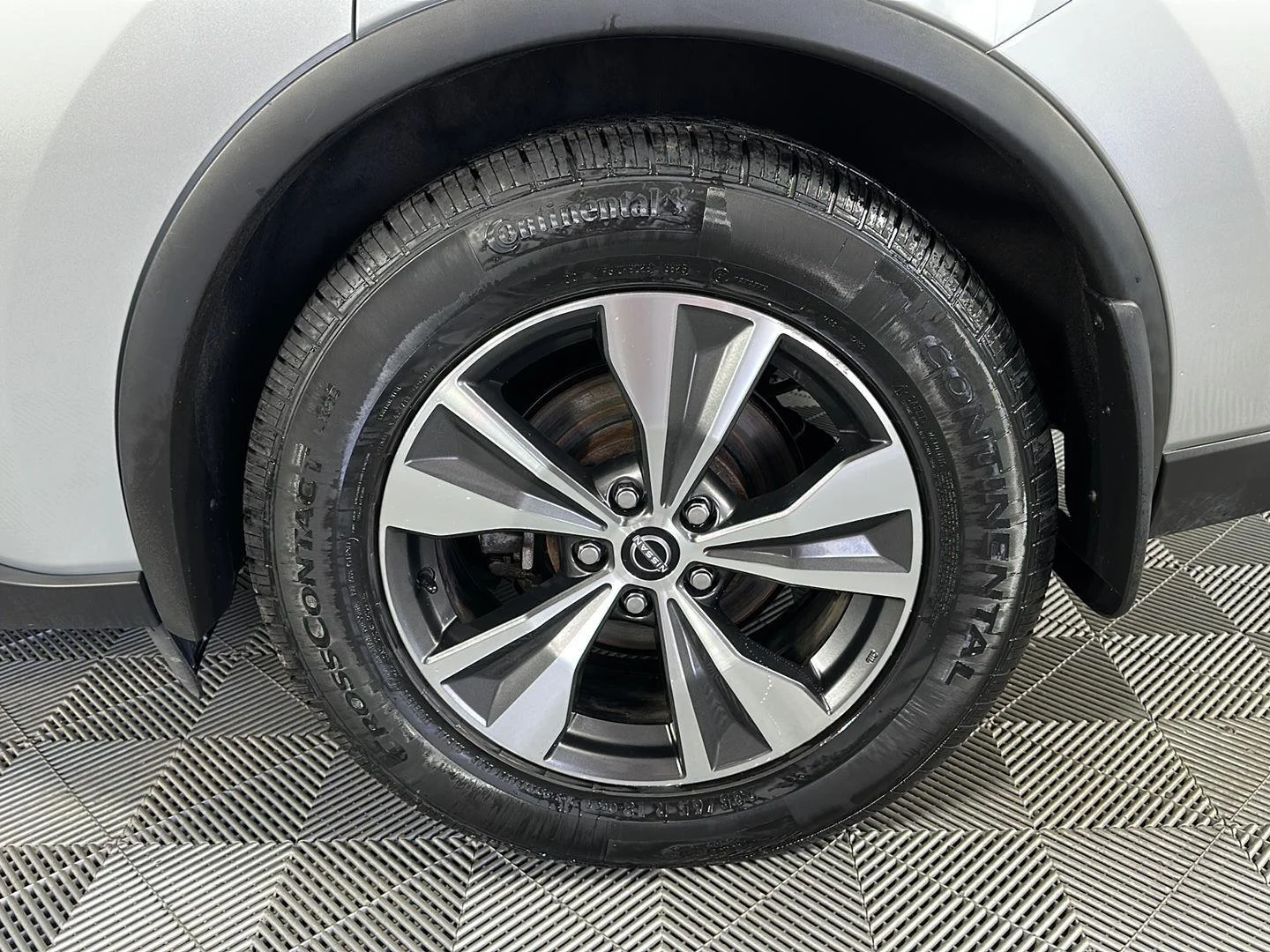 Used 2023 Brilliant Silver Metallic Nissan S image 6