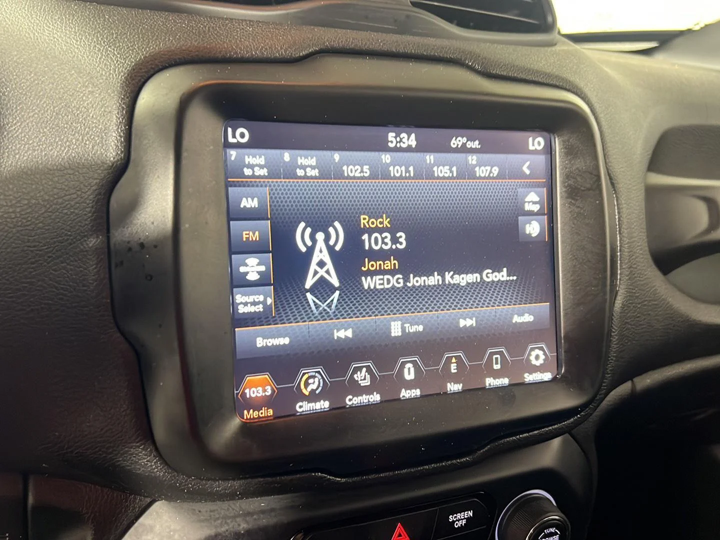 Used 2022 Graphite Gray Jeep Latitude image 16