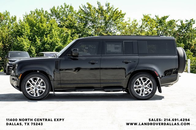 Used 2025 Santorini Black Metallic Land Rover X-Dynamic SE image 9