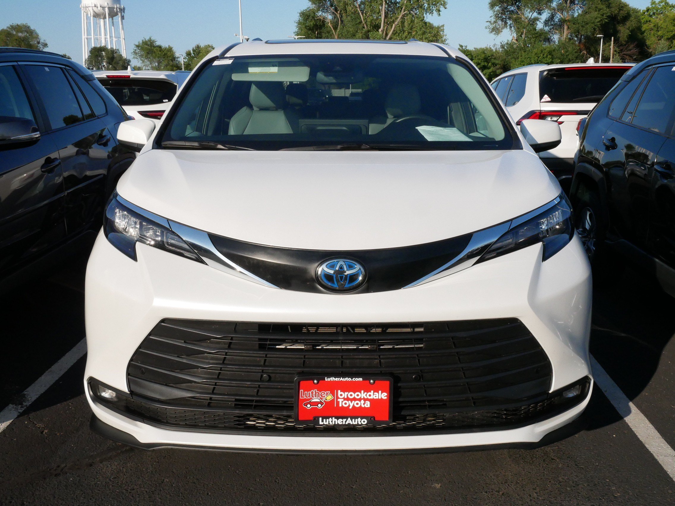 Certified 2025 Toyota Sienna XLE with VIN 5TDYRKECXSS239532 for sale in Brooklyn Center, Minnesota