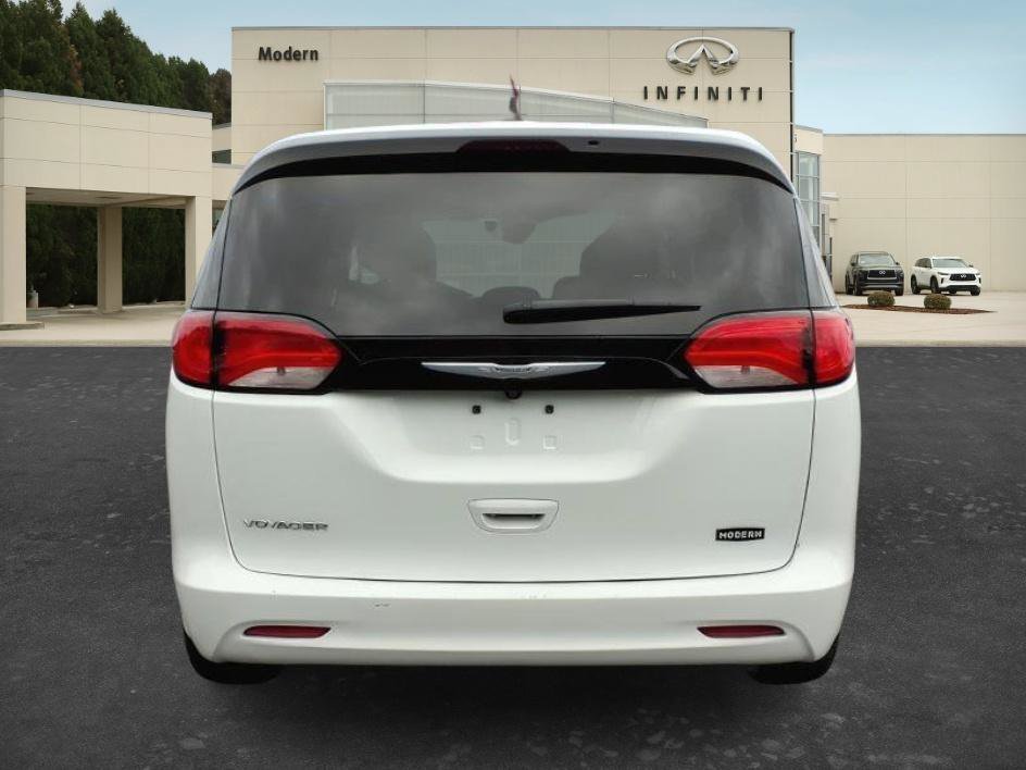 Used 2023 Bright White Clearcoat Chrysler LX image 5