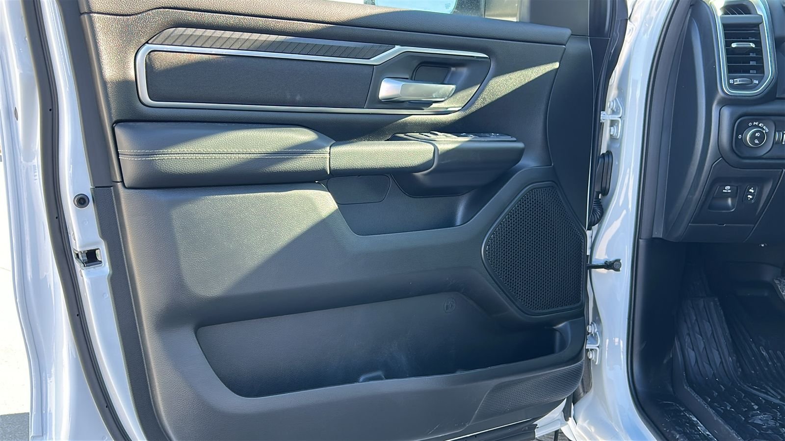New 2026 Bright White Clear-Coat Exterior Paint RAM Big Horn/Lone Star image 17