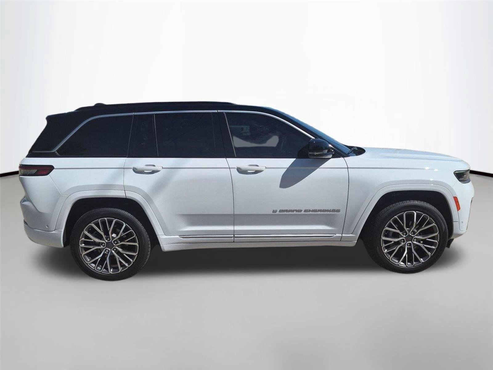 Used 2026 Bright White Clearcoat Jeep Summit image 5