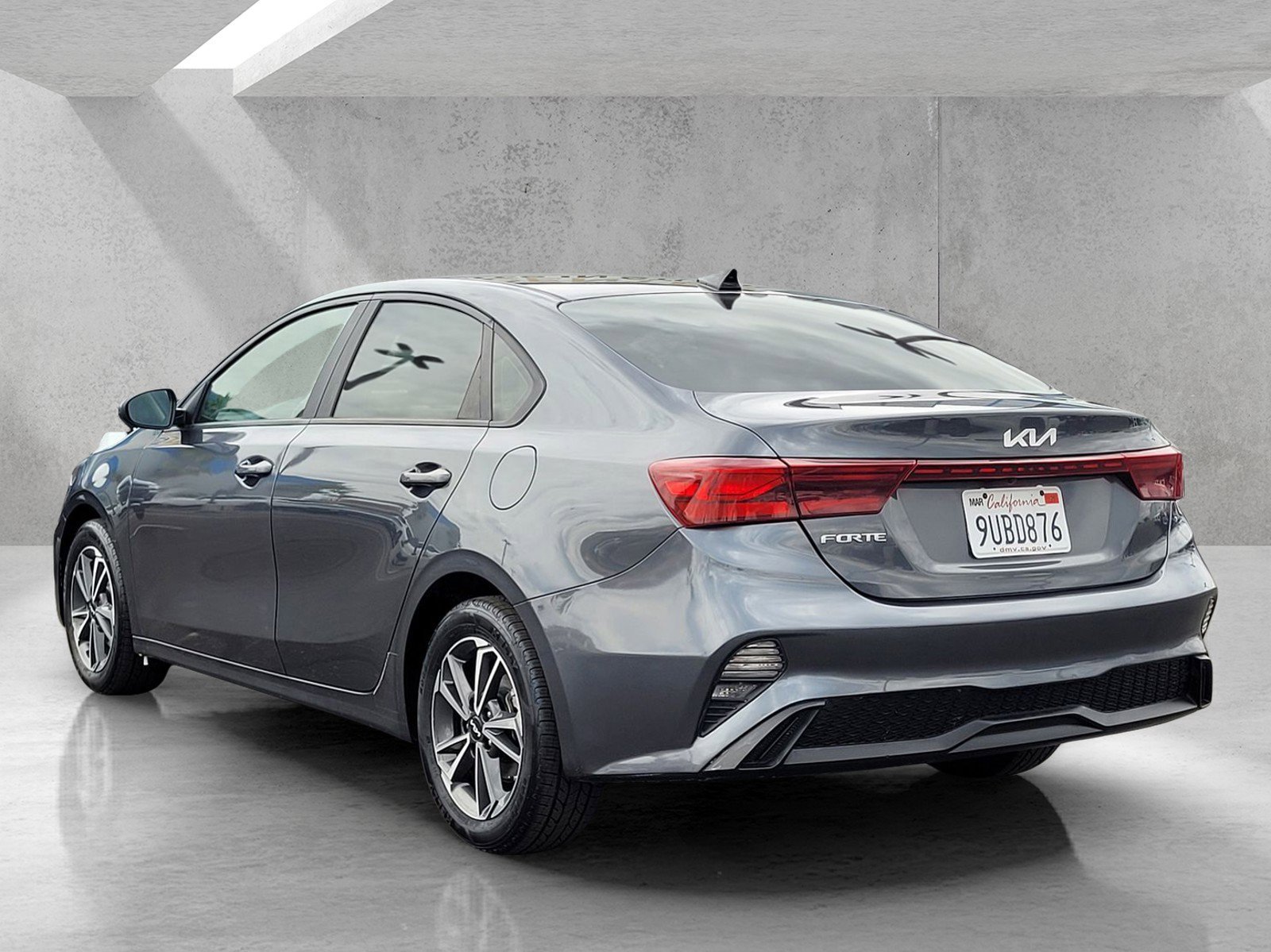 Used 2022 Gray Kia LXS image 6