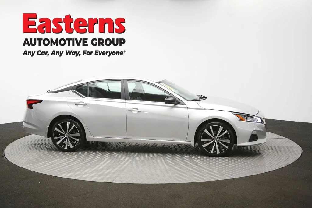 Used 2022 Silver Nissan 2.5 SR image 42