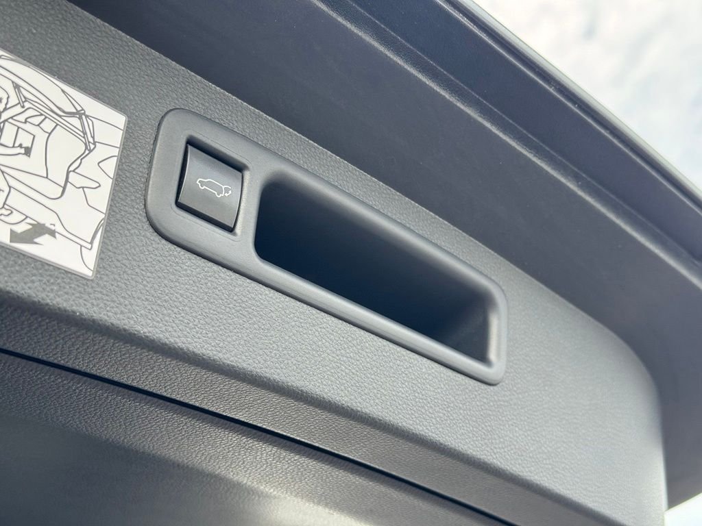 Used 2021  Toyota Platinum image 12
