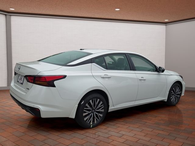 New 2026 White Nissan 2.5 SV image 3
