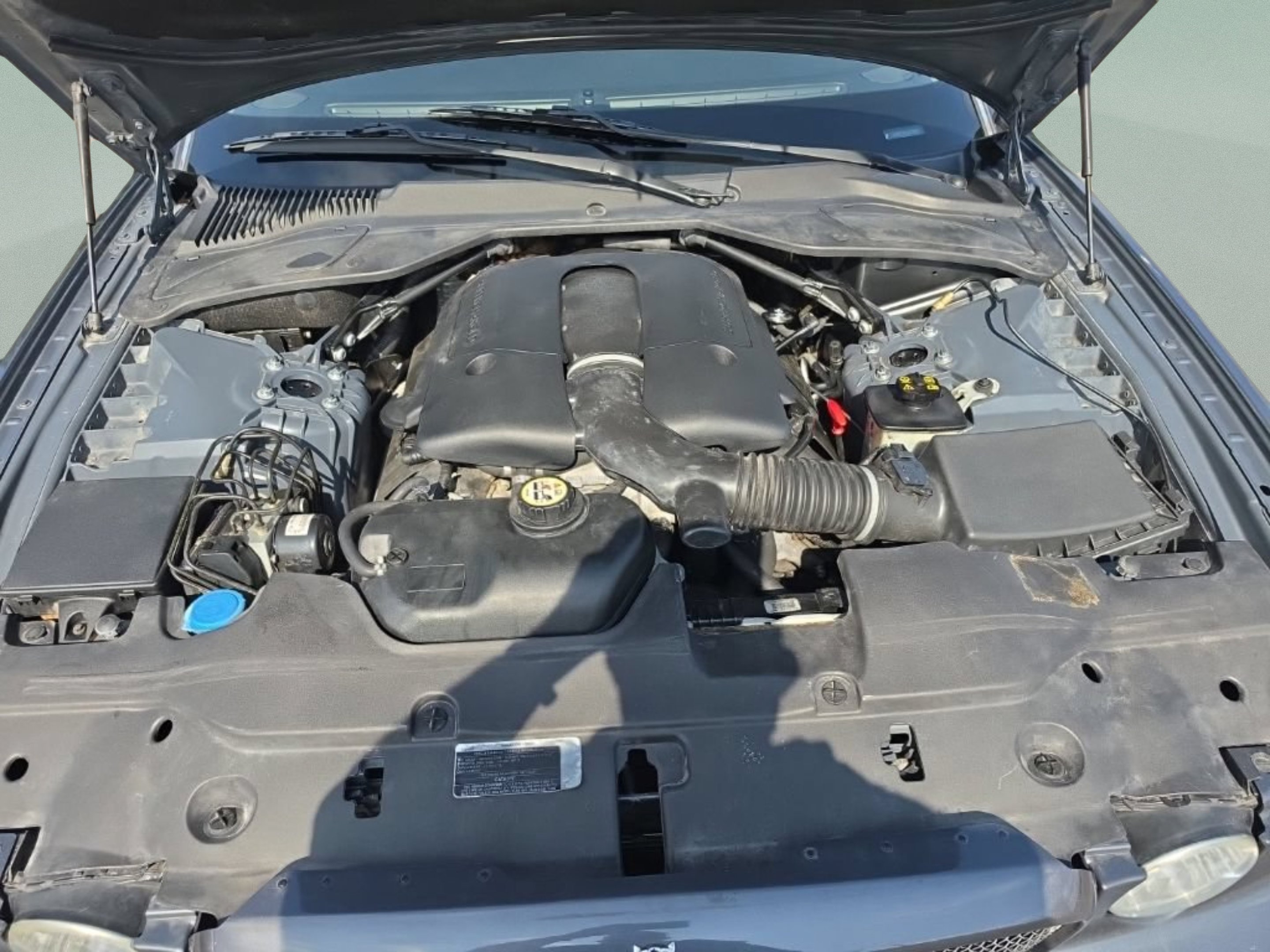 Used 2004  Jaguar XJR image 9