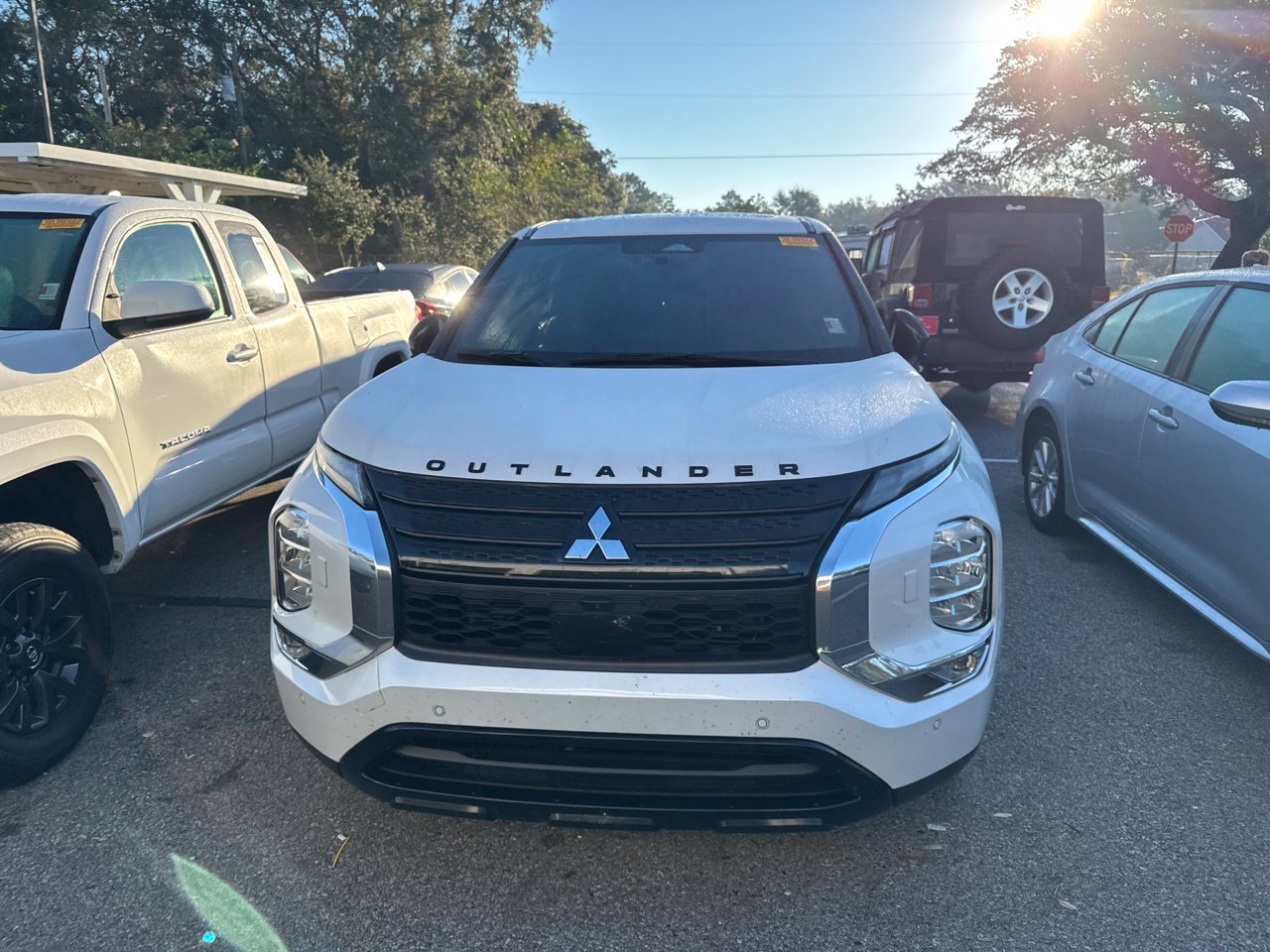 Used 2024  Mitsubishi  image 2